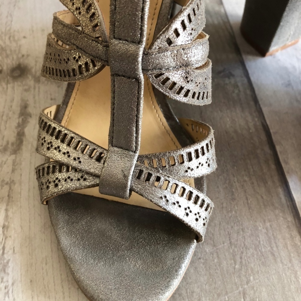 Vince Camuto Pewter Heel Sandals Size 6 - Picture 2 of 8